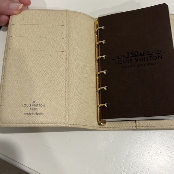Near perfect personal Louis Vuitton agenda … so keep yourself organized! - Picture 3 of 5